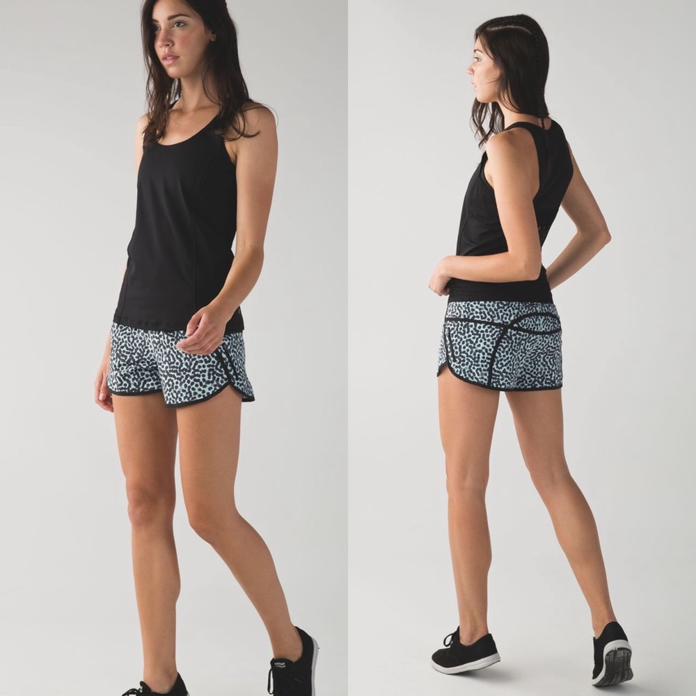 Lululemon Tracker Short III Ace Spot Tranquil Blue Black / Black Size 6